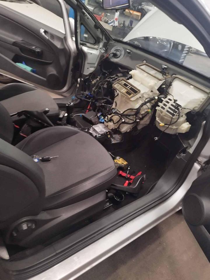 Garage d'entretien de véhicule à Olivet