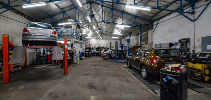 Garage d'entretien de véhicule à Olivet