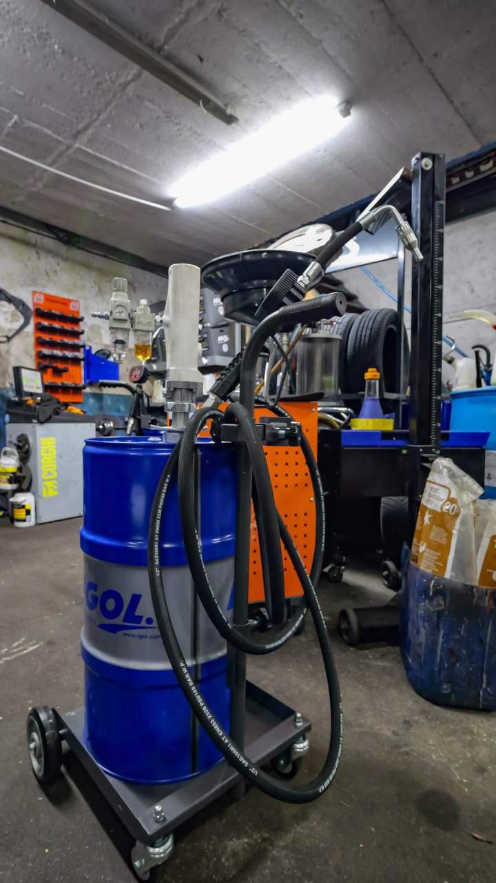 Garage d'entretien de véhicule à Olivet