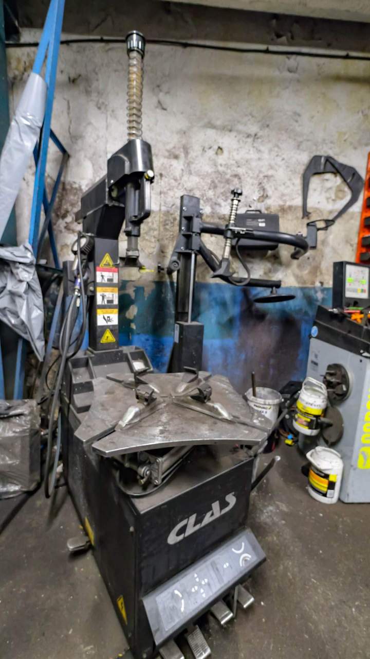 Garage d'entretien de véhicule à Olivet