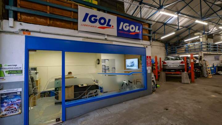 Garage d'entretien de véhicule à Olivet