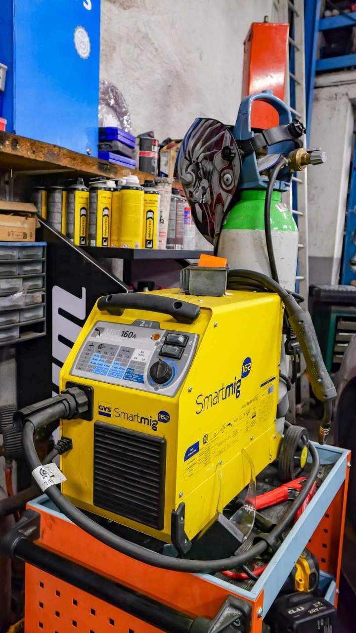 Garage d'entretien de véhicule à Olivet