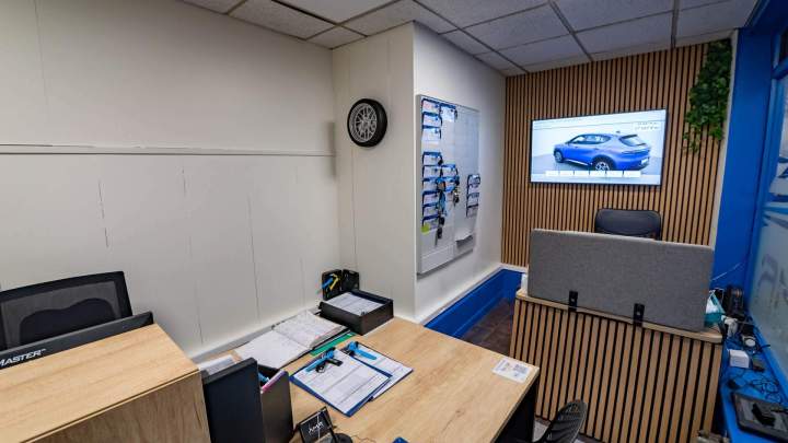 Garage d'entretien de véhicule à Olivet