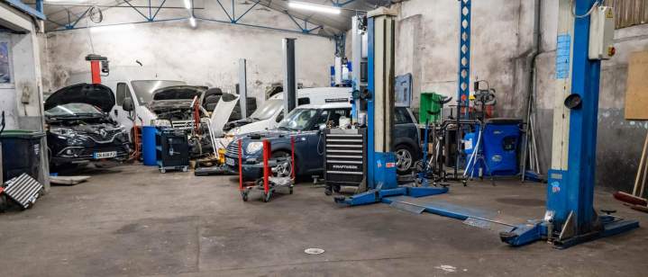 Garage d'entretien de véhicule à Olivet